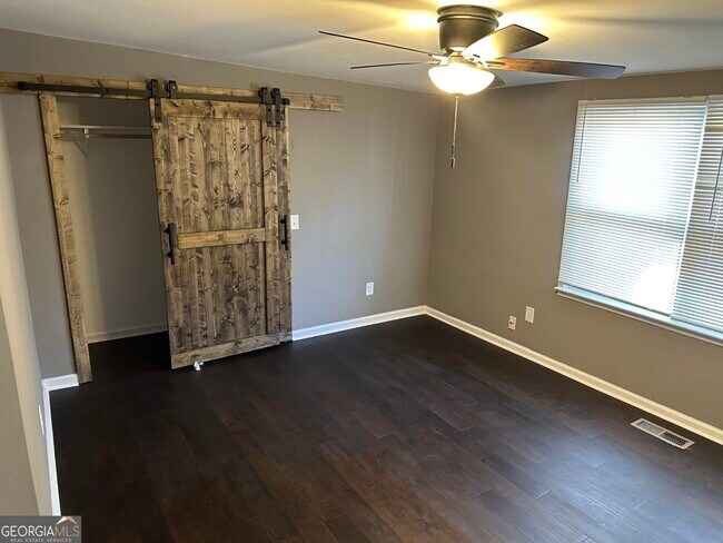 Building Photo - 1545 Gaylor Dr SE