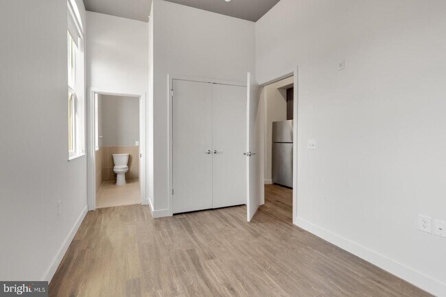 Building Photo - 525 N 41st St