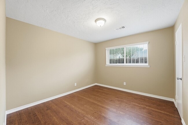 Building Photo - 4122 Regency Dr