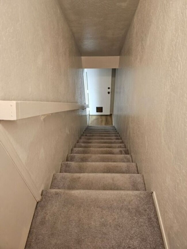 Building Photo - 1BR/1BA CONDO with GARAGE and PARKING in SAN DIEGO available NOW!