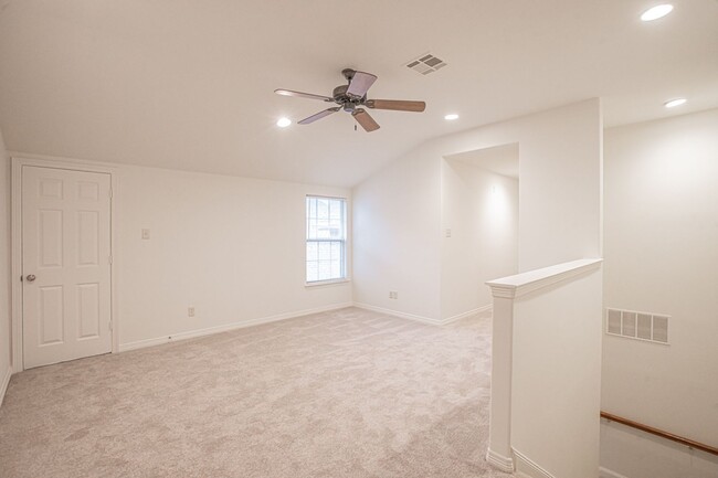 Building Photo - Luxury Three Bedroom Duplex in Arlington H...