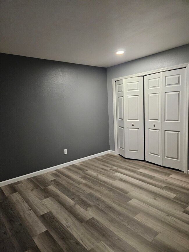 Building Photo - 1017 Lincoln St