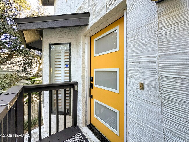 Building Photo - 2009 Seminole Rd