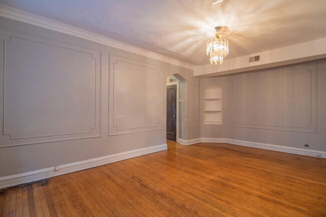 Building Photo - 7839 S Kingston Ave