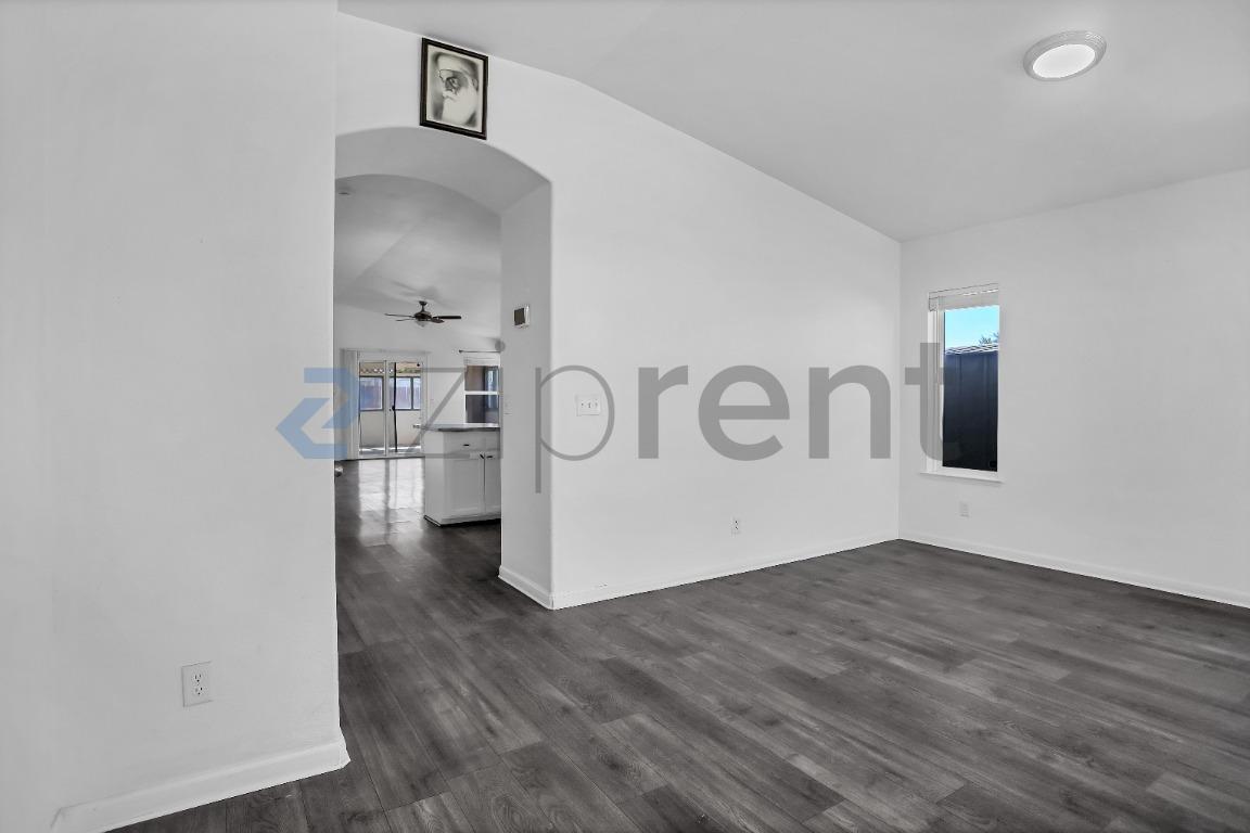 Building Photo - Unit