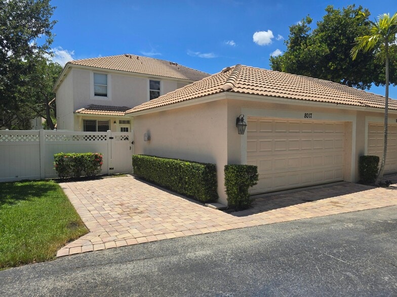 Building Photo - 8017 Murano Cir
