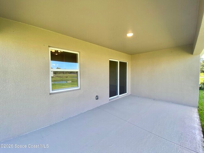 Building Photo - 1210 Dania Cir