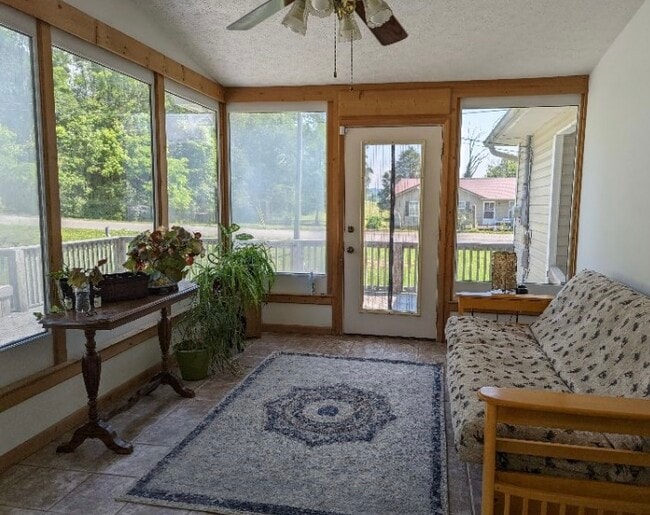 Building Photo - 116 Hidden Valley Dr