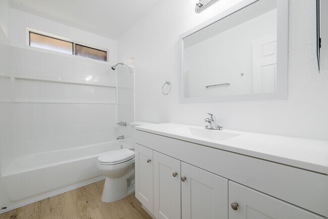 Building Photo - 1305 Sylvan Meadows Dr