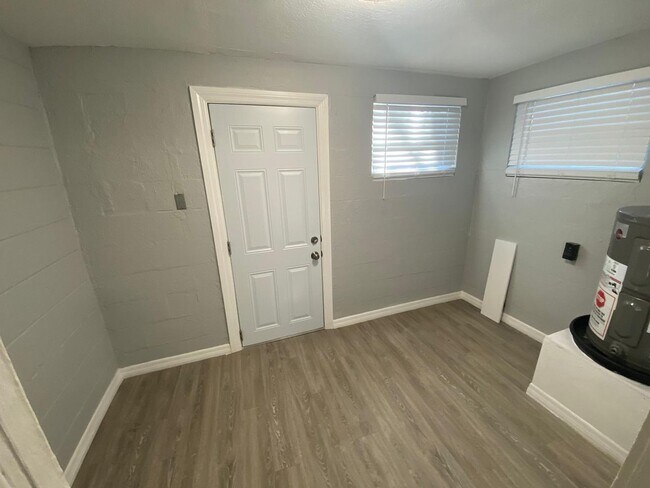 Building Photo - Fully Renovated 3-Bedroom Concrete Block Home in Tampa!