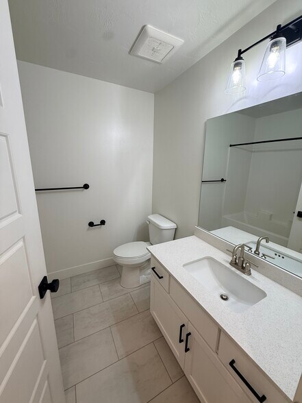 Building Photo - 551 S 1020 W