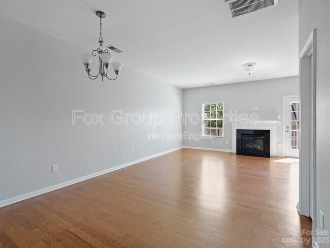 Building Photo - 19036 Lake Breeze Dr