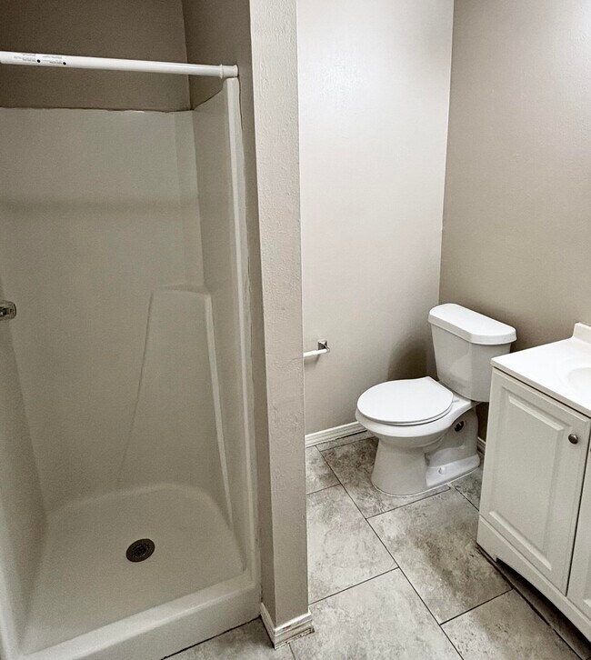 Building Photo - 606 Virginia Oak Ct
