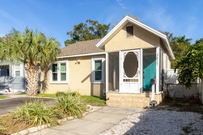 Building Photo - 3017 Freemont Terrace S