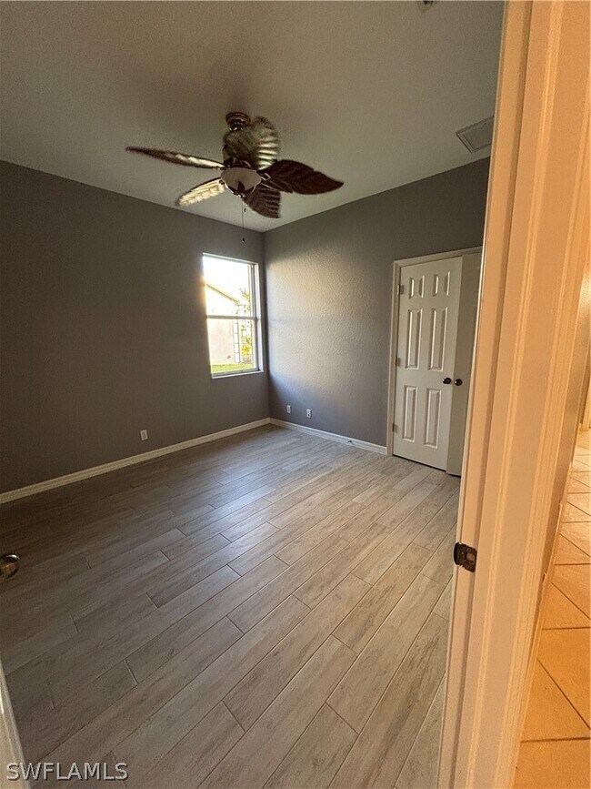 Building Photo - 2210 Grove Dr