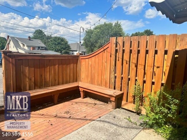 Building Photo - 1817 Bluemont Ave SW