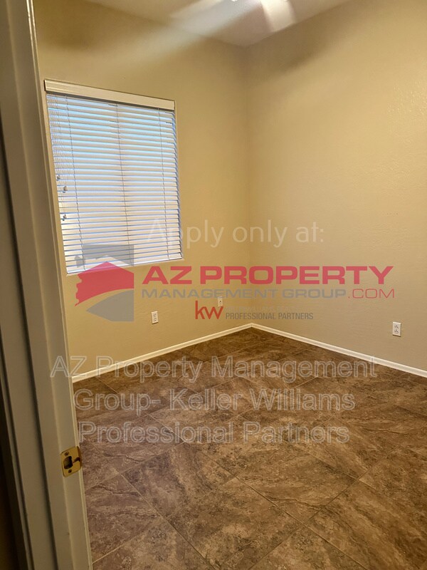 Building Photo - 16802 W Tonbridge St