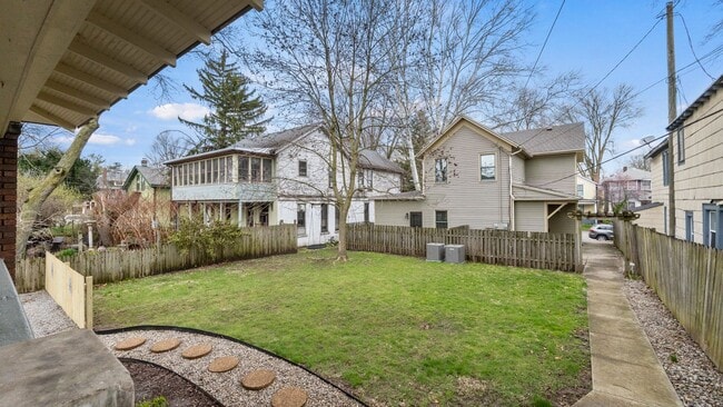 Building Photo - Single-family historic home in West Central with porch and private courtyard.