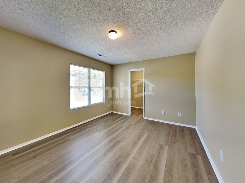 Building Photo - 3004 Van Dorn Rd