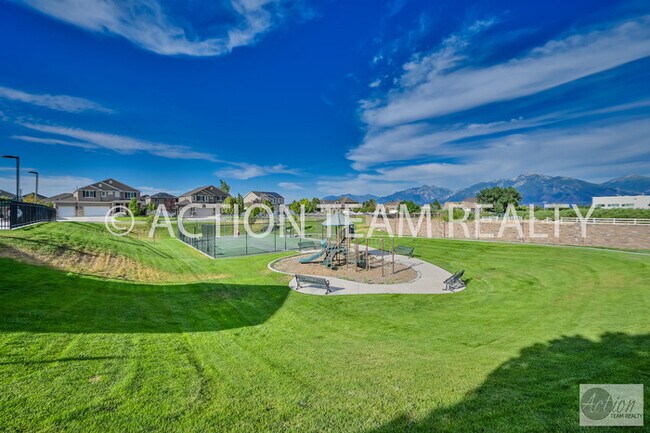 Building Photo - Mid-Row Townhome in Riverton