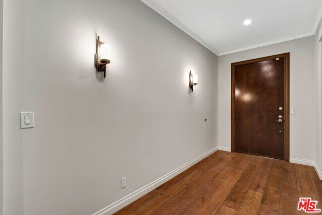 Building Photo - 1260 S Beverly Glen Blvd