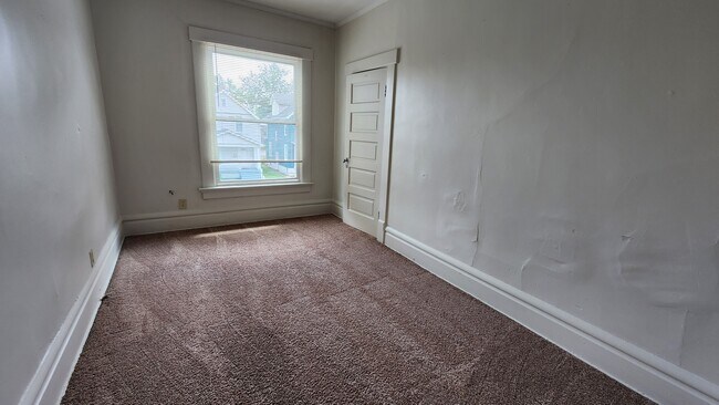 Building Photo - 2173 Indianola Ave