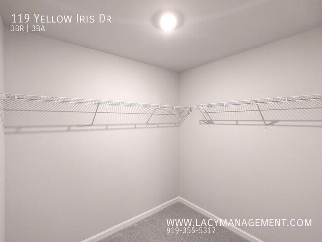 Building Photo - 119 Yellow Iris Dr
