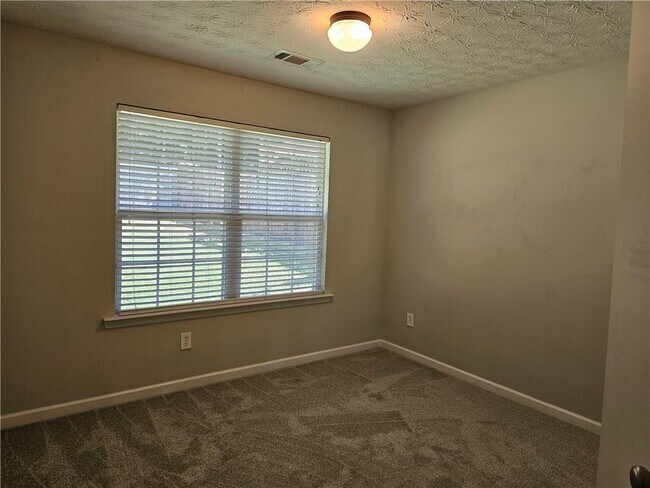 Building Photo - 645 Roxford Ln NE