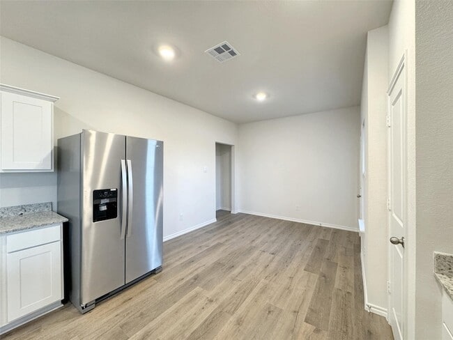 Building Photo - 810 Shear Dr