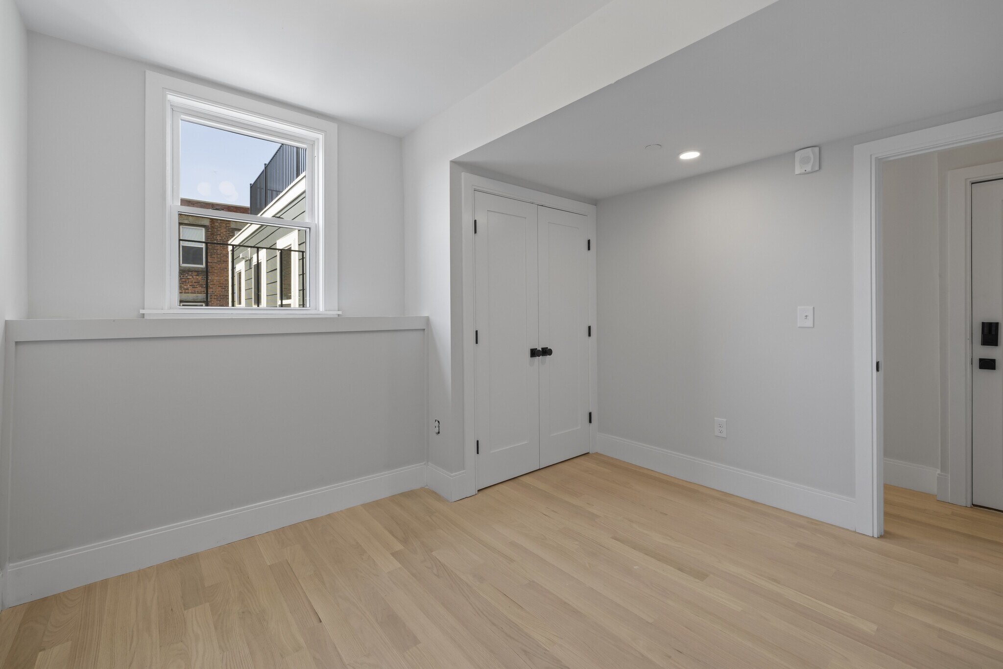 Building Photo - 22 Paris St