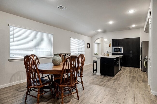 Building Photo - 3225 Sioux Trl