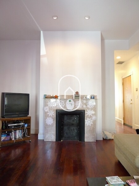 Building Photo - 1552 Tremont St