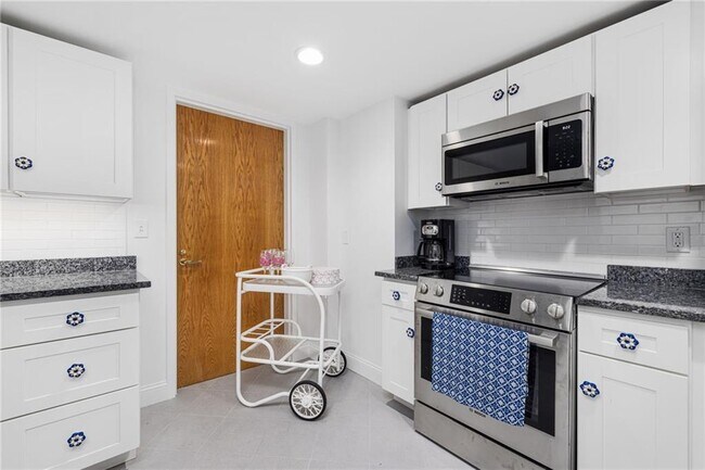 Building Photo - 53 Conanicus Ave