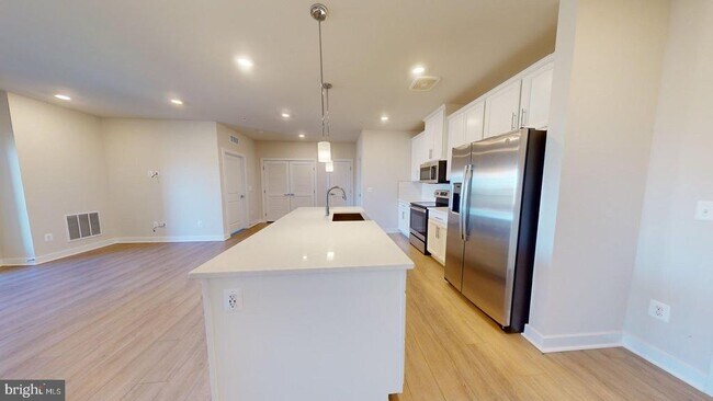 Building Photo - 12850 Mosaic Pk Wy