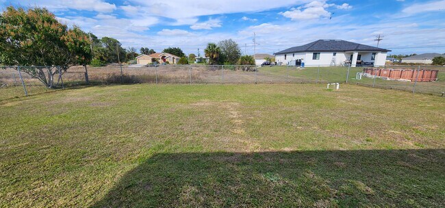 Building Photo - Pink 45th