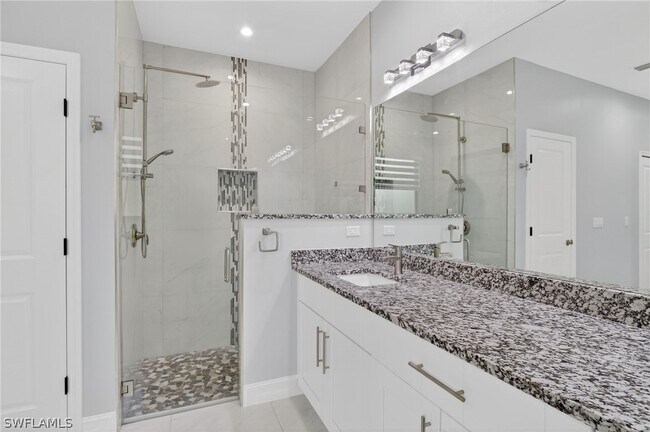 Building Photo - 2326 6th Ave SE