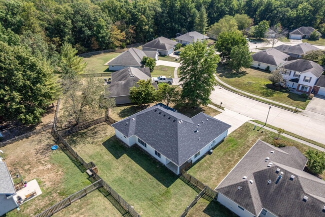 Building Photo - 709 Campusview Dr