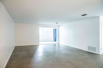 Building Photo - 912 Plato Ave