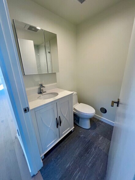 Building Photo - 2520 5th St