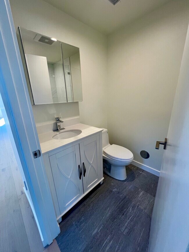 Building Photo - 2520 5th St