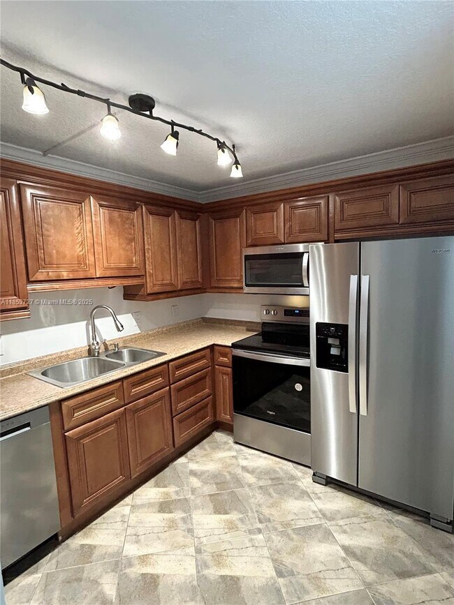 Building Photo - 9410 Live Oak Pl