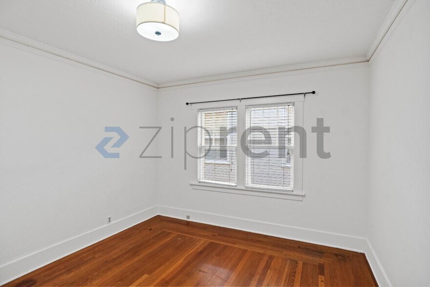 Building Photo - 148 Clayton Ave