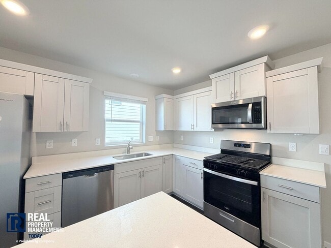 Building Photo - 2216 Trailside Dr NE