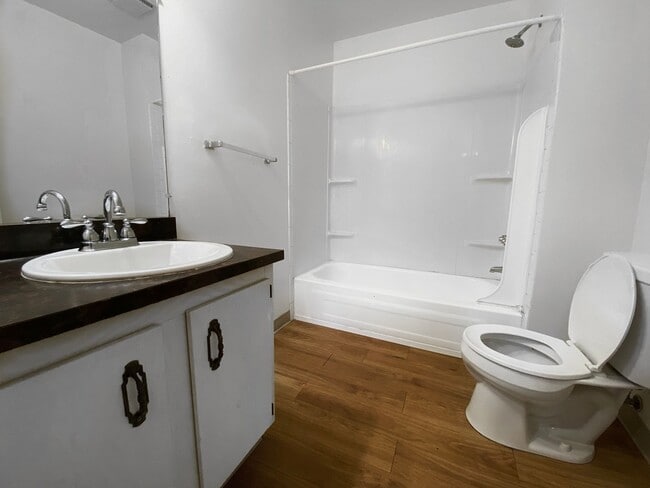 Building Photo - Evansville, Indiana*** 2 Bed 1 Bath $1079....