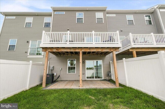 Building Photo - 1403 Wilmer Park Ln