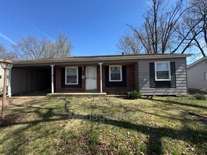 Building Photo - 513 Coachway Ln