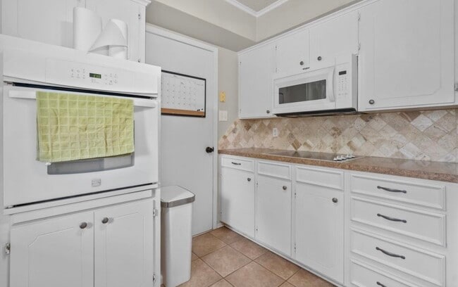 Building Photo - 2020 S Tipton Ave