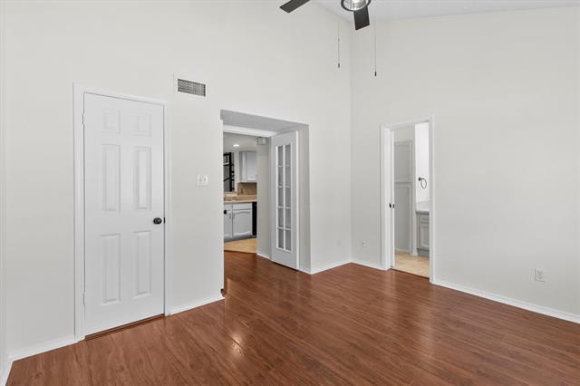 Building Photo - 5590 Spring Valley Rd