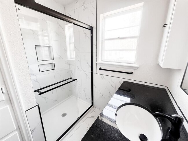 Building Photo - 10601 Tumilty Terrace