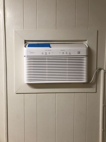 Building Photo - 5449 Bain St